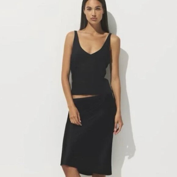 SKIMS Sheer Cotton Rib V Neck Tank Womens XL Soot Black Cropped Top NWT NEW - Picture 1 of 9